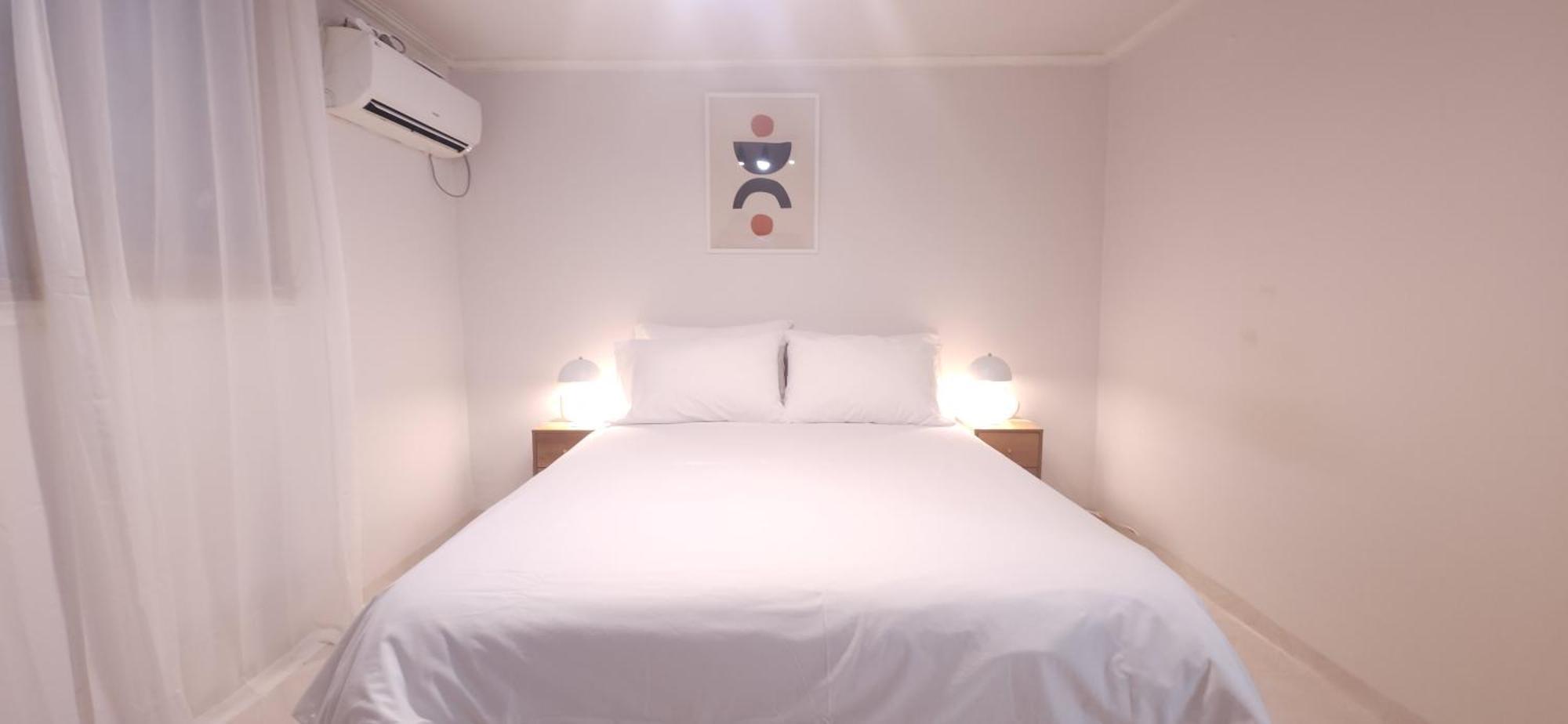 B-1 White Linen House Apartment