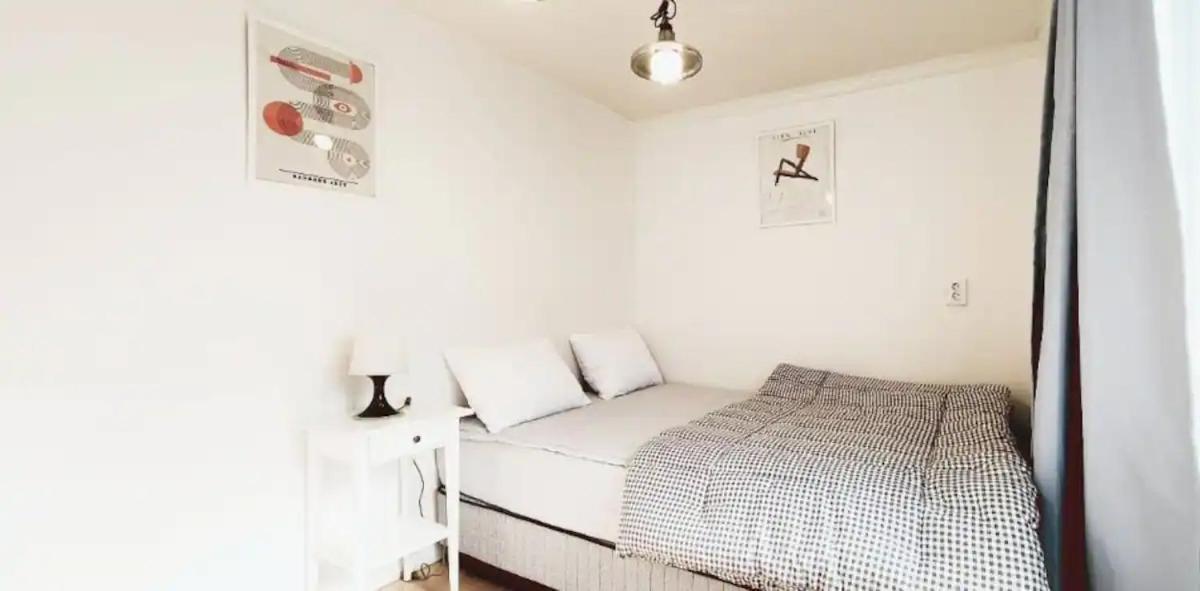 Apartment B-1 White Linen House