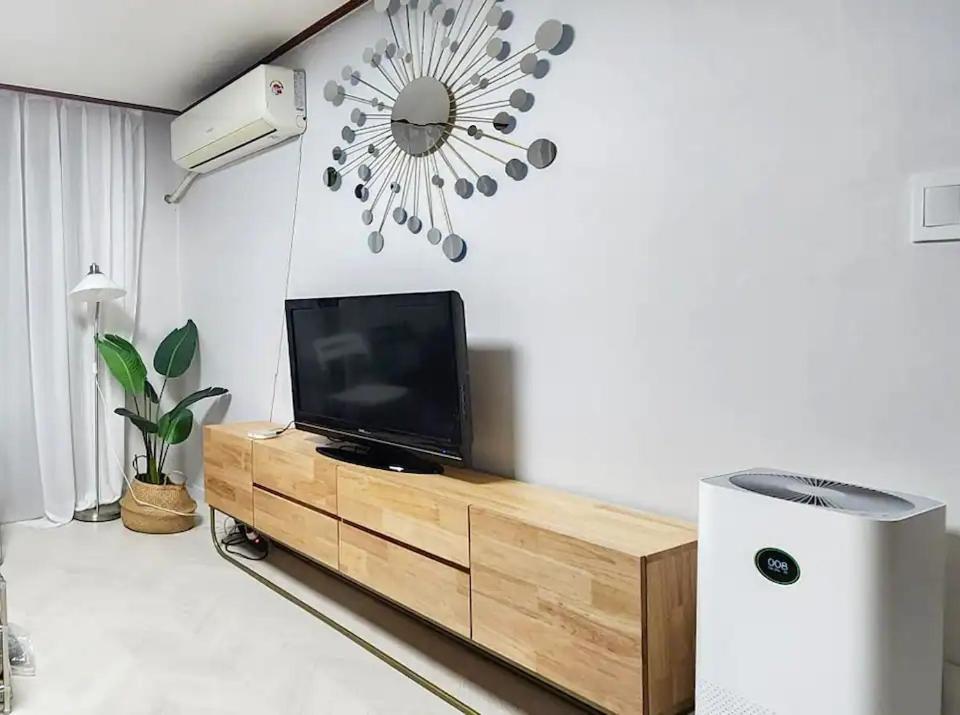 B-1 White Linen House Apartment *