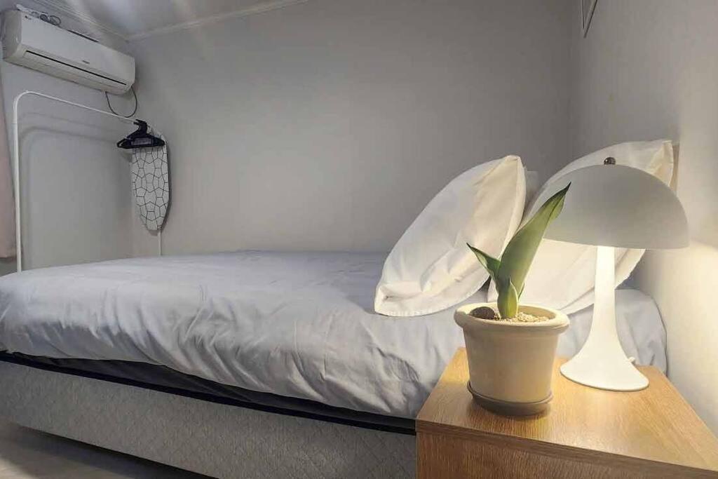 Appartement B-1 White Linen House *