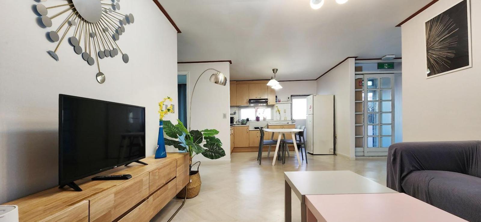 Appartement B-1 White Linen House *